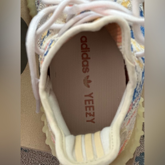 Yeezy BOOST 350 - Picture 2 of 12